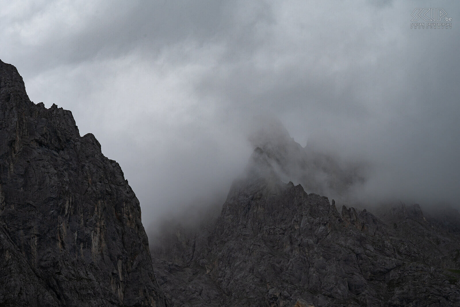 Dachstein Rocky peaks surround the Dachstein glacier at an altitude of 2700m Stefan Cruysberghs